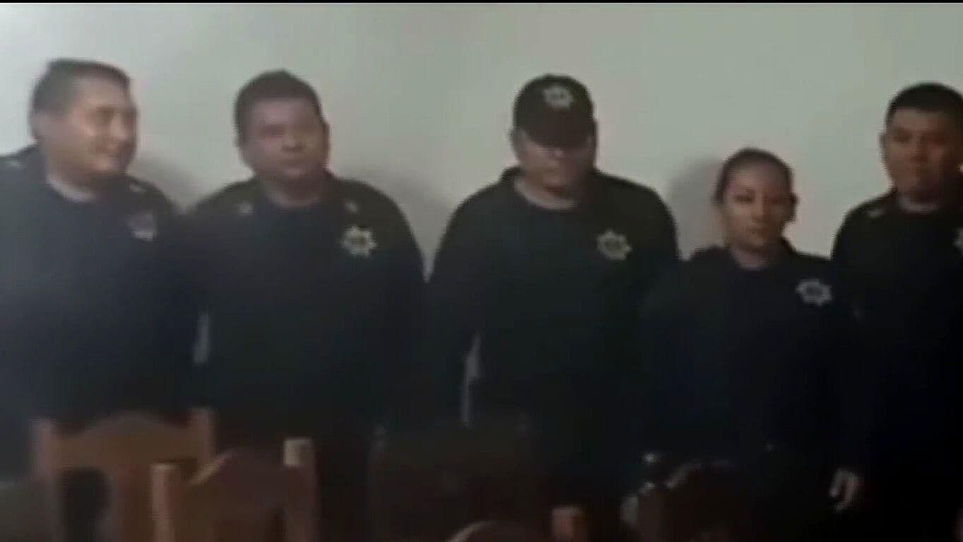Liberan a 8 Policías Retenidos por Habitantes en Ocosingo, Chiapas
