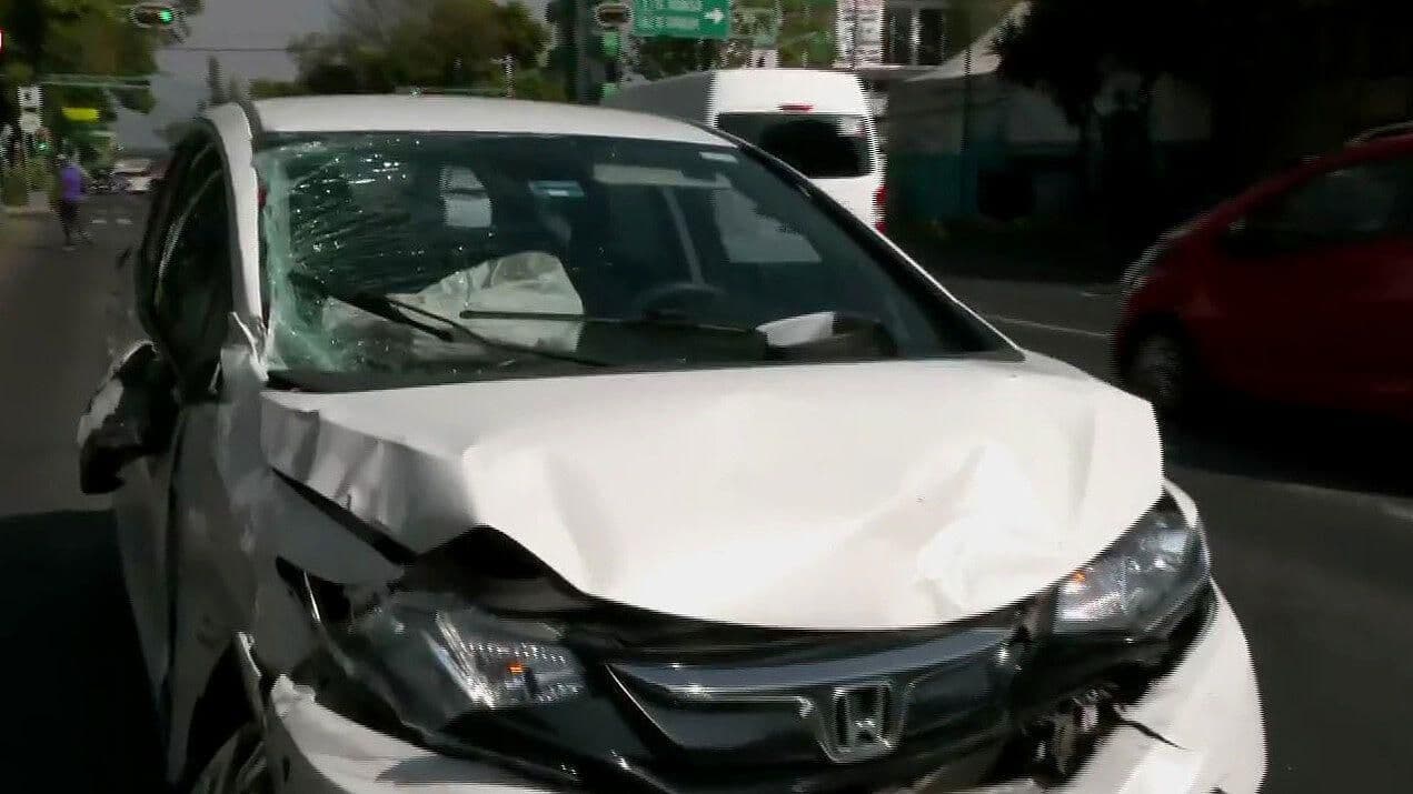 Trolebús Impacta Auto en la Col. Exhipódromo de Peralvillo