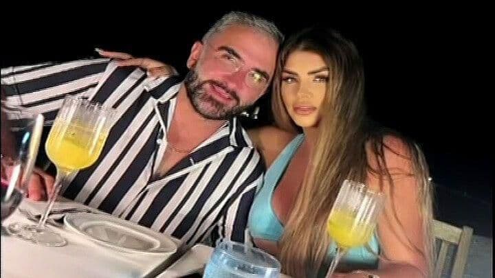 Vicente Fernández Junior y Mariana González Presumen Vacaciones en la Playa