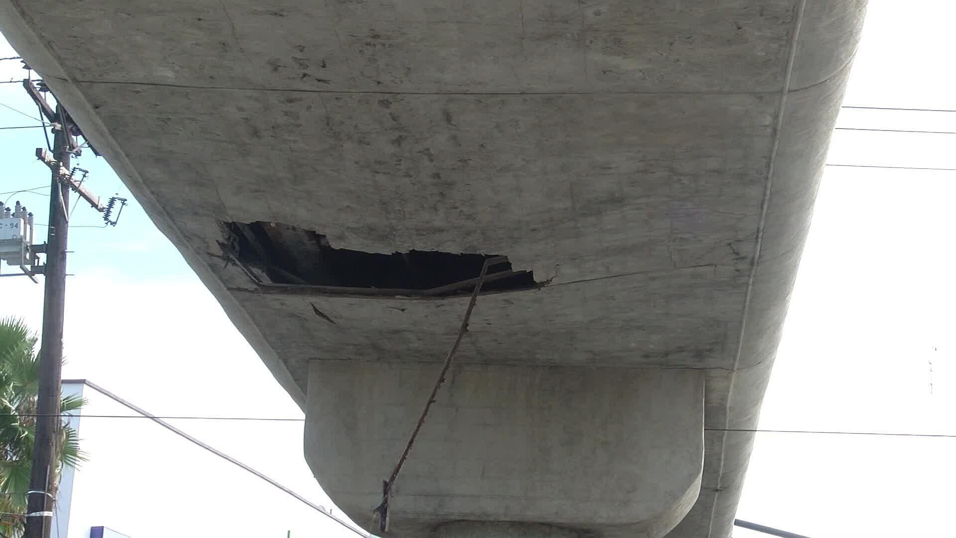 Daño en Puente Peatonal de UABC en Tijuana Causa Cierre de Vialidad