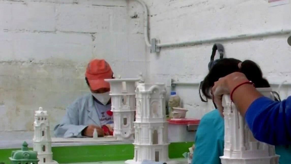 Artesanos replican Reloj Monumental de Pachuca, Hidalgo, ideado por Porfirio Díaz
