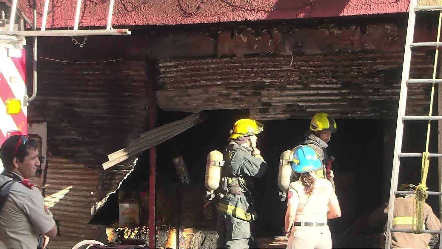 Reportan Incendio en Dulcería Ubicada Frente al Mercado Corona en Guadalajara