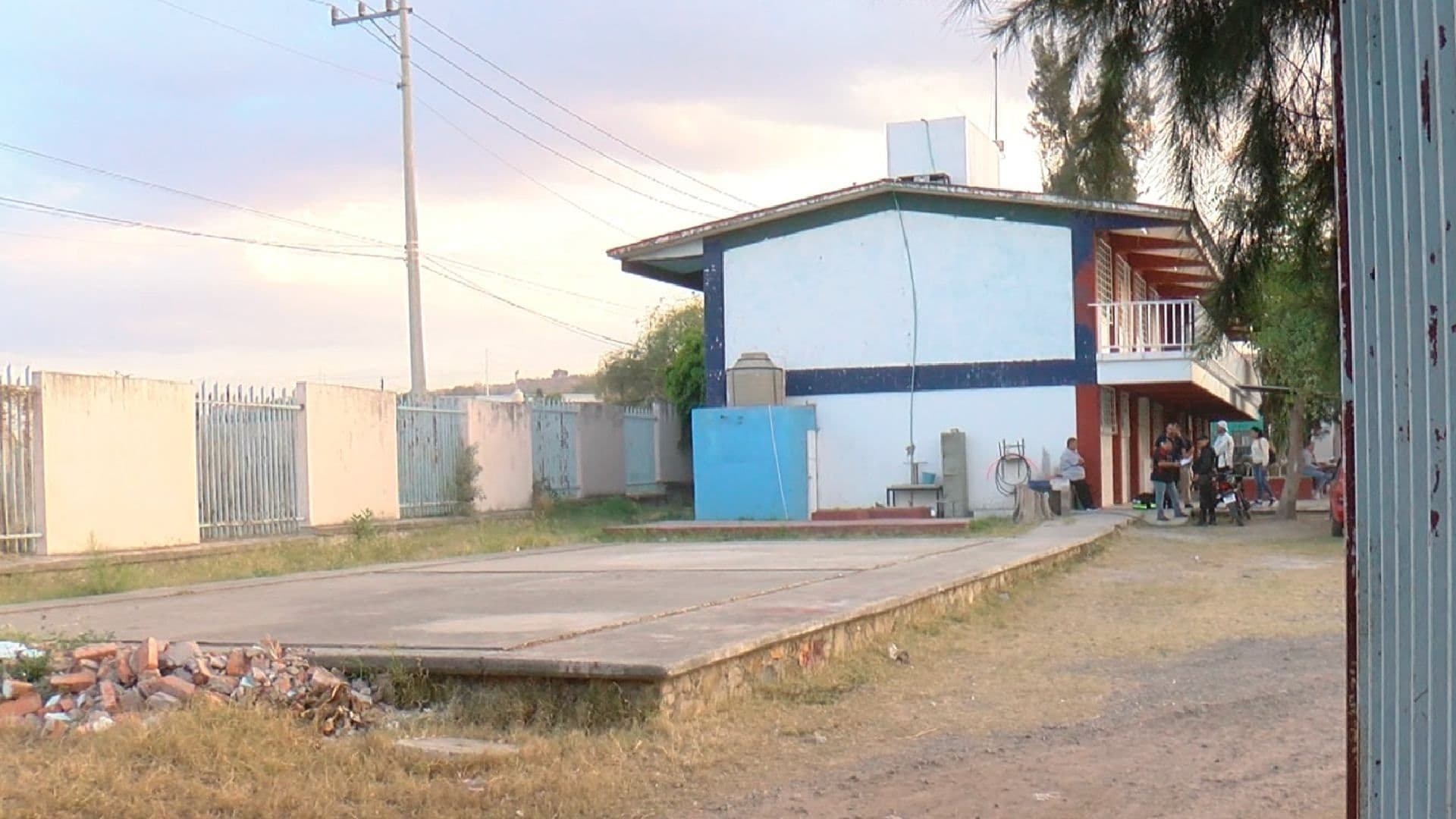 Mujer y su Esposo son Asaltados Afuera de una Escuela Primaria en El Salto