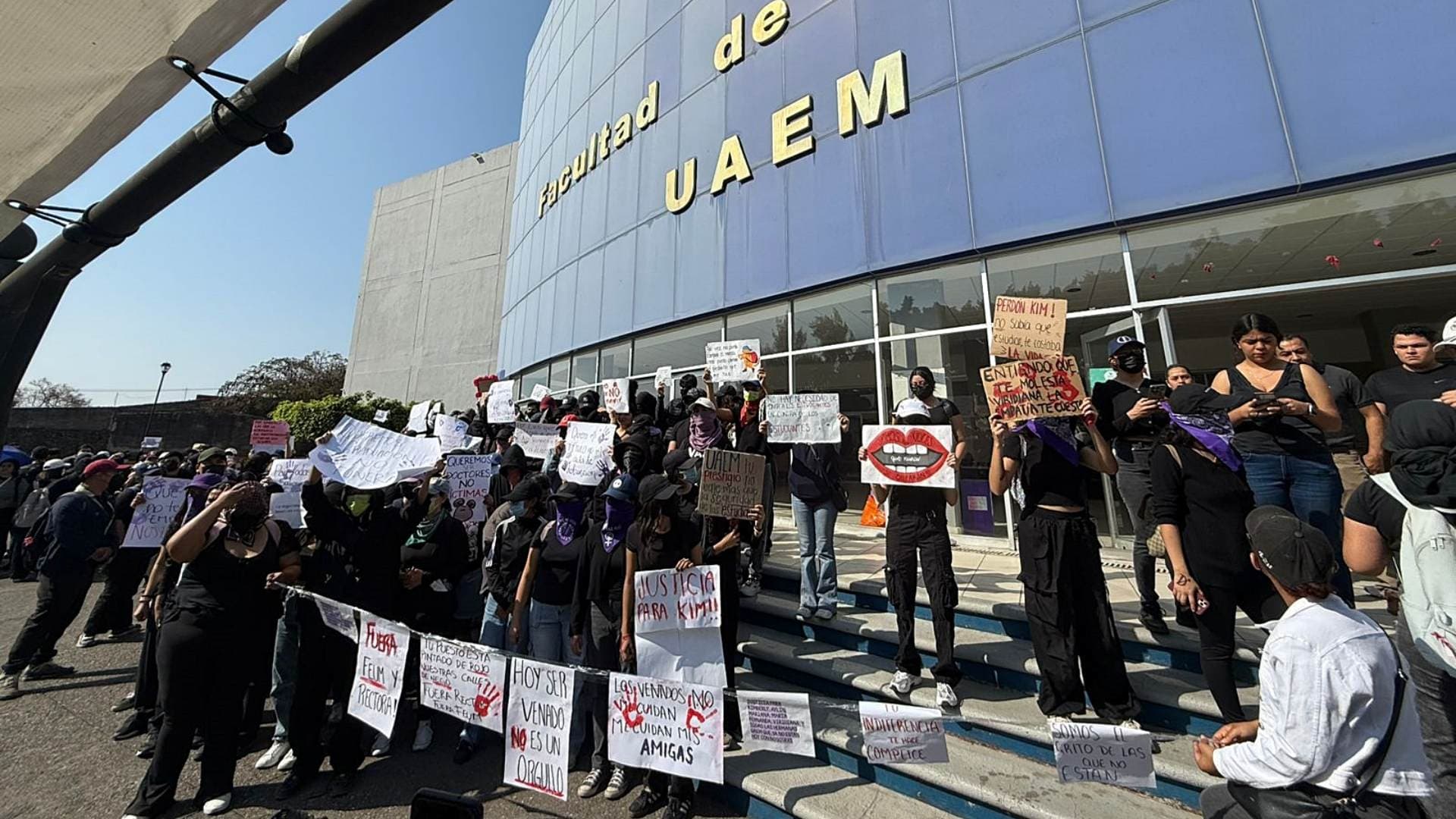 Feminicidio de Kimberly Joselín: Estudiantes de UAEM Toman Cuernavaca por Segundo Día