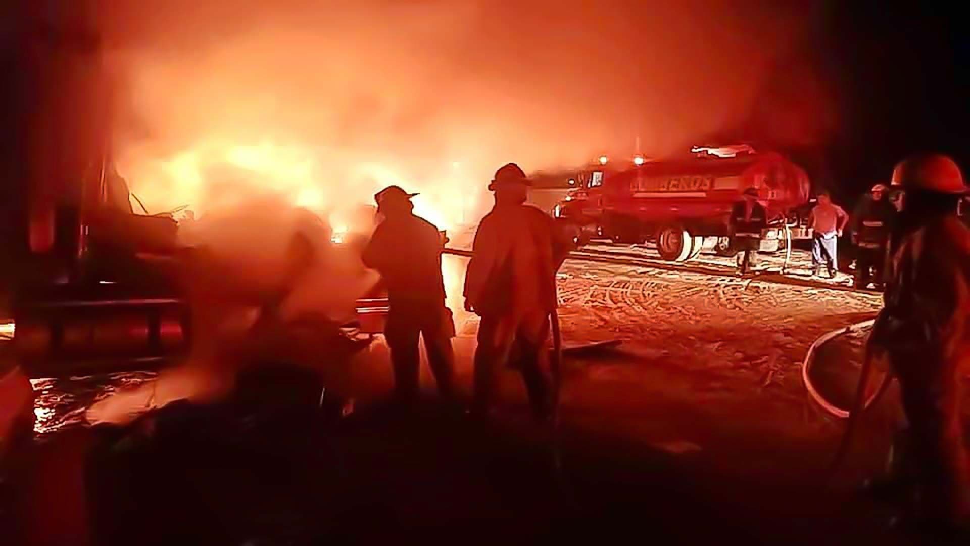 Queman Cuatro Vehículos Pesados en la Costa Grande de Guerrero