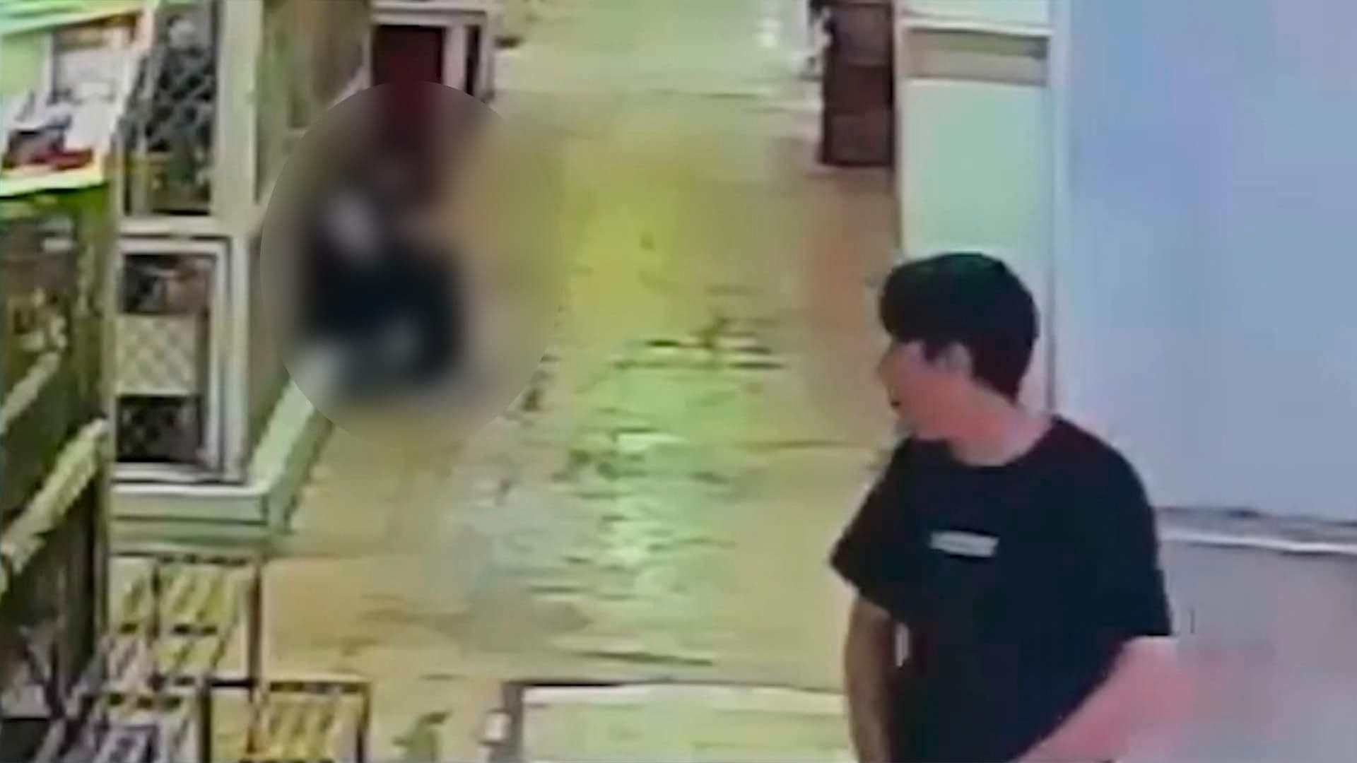 Video: Captan a Sujeto Acosando a Niño en Mercado Juárez de Torreón