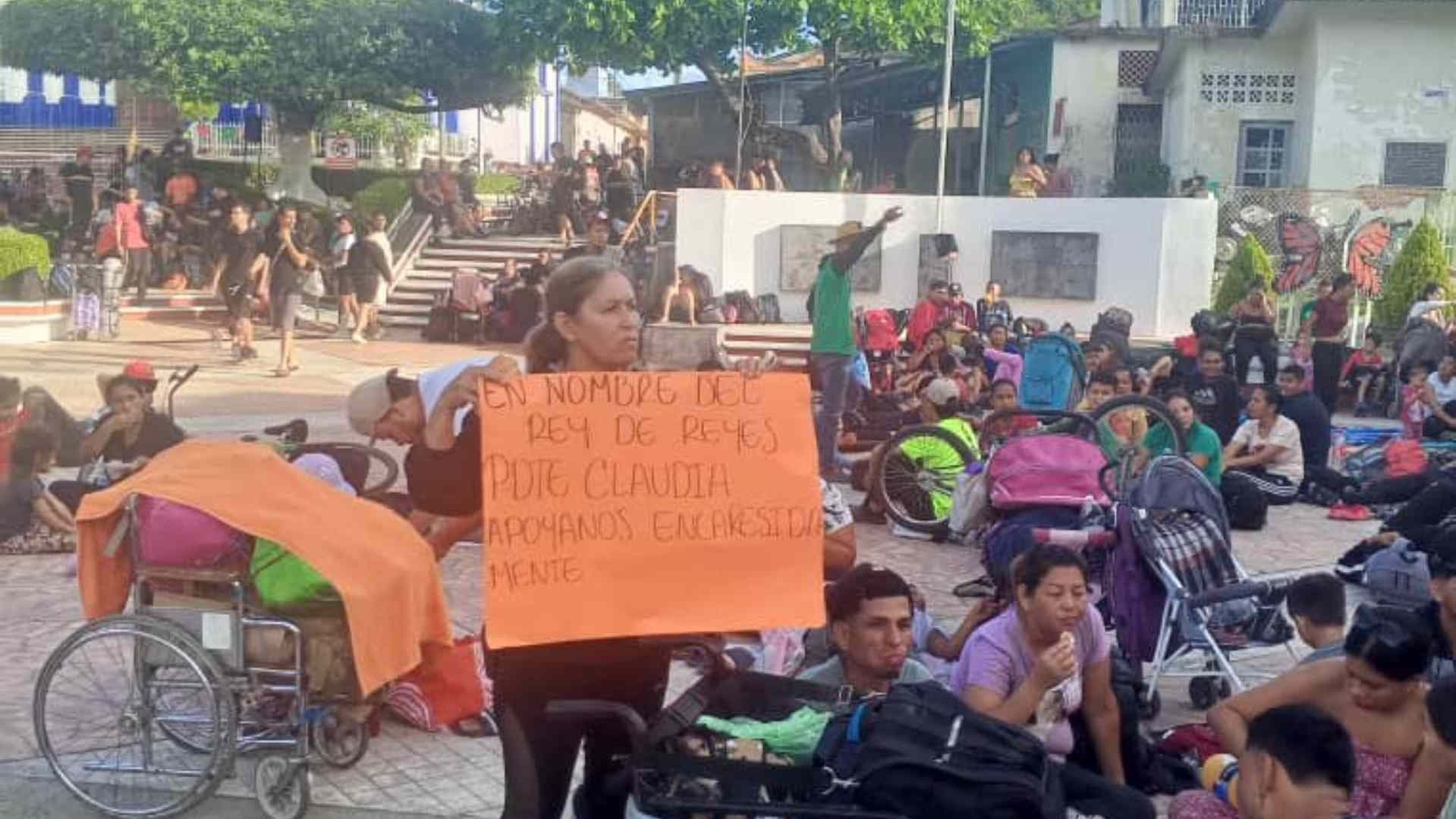Caravana Migrante Protesta en Pijijiapan, Chiapas; Pide Permiso Migratorio para Cruzar el País
