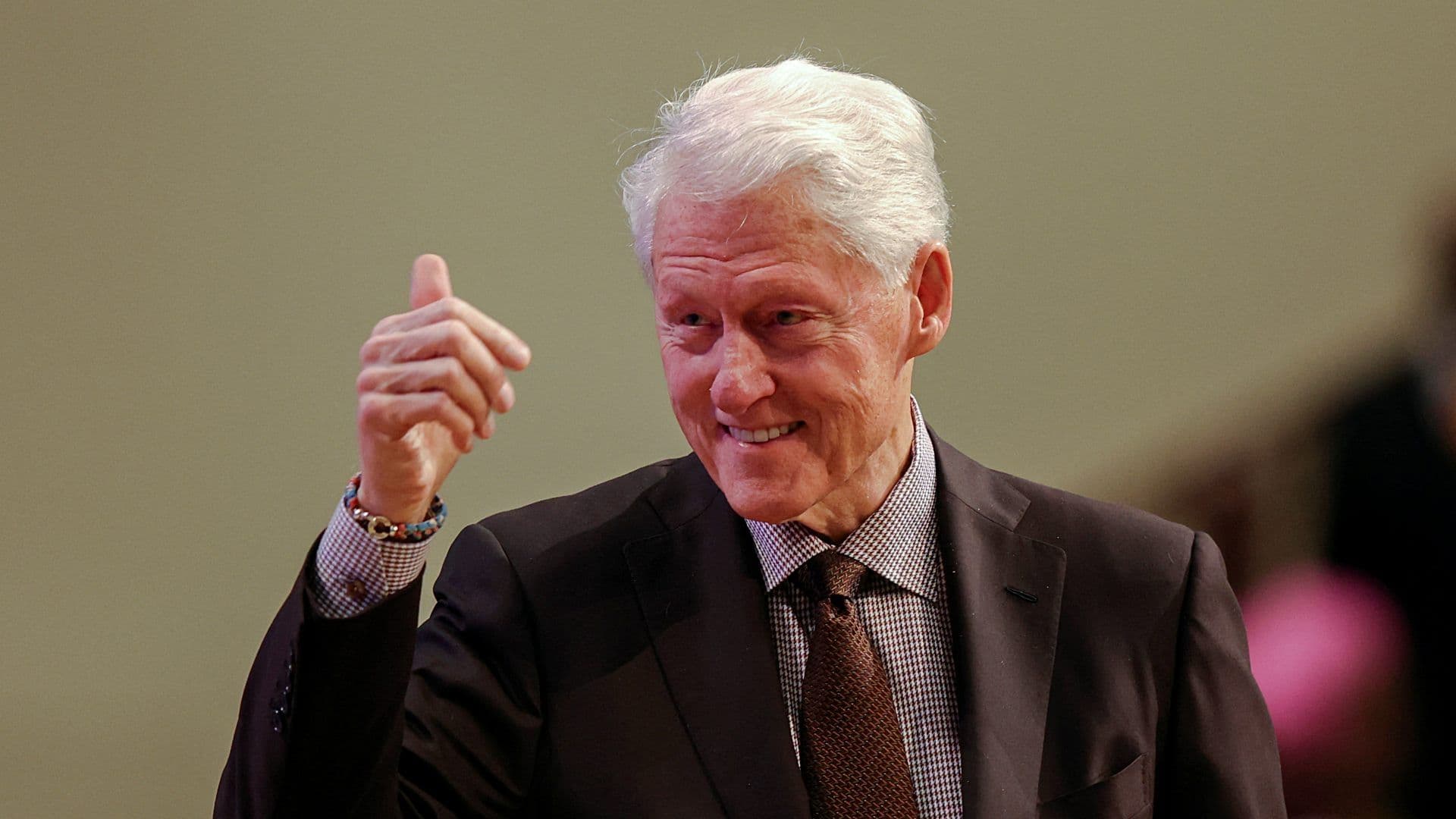 Bill Clinton Sale del Hospital Luego de Recibir Tratamiento contra la Gripe