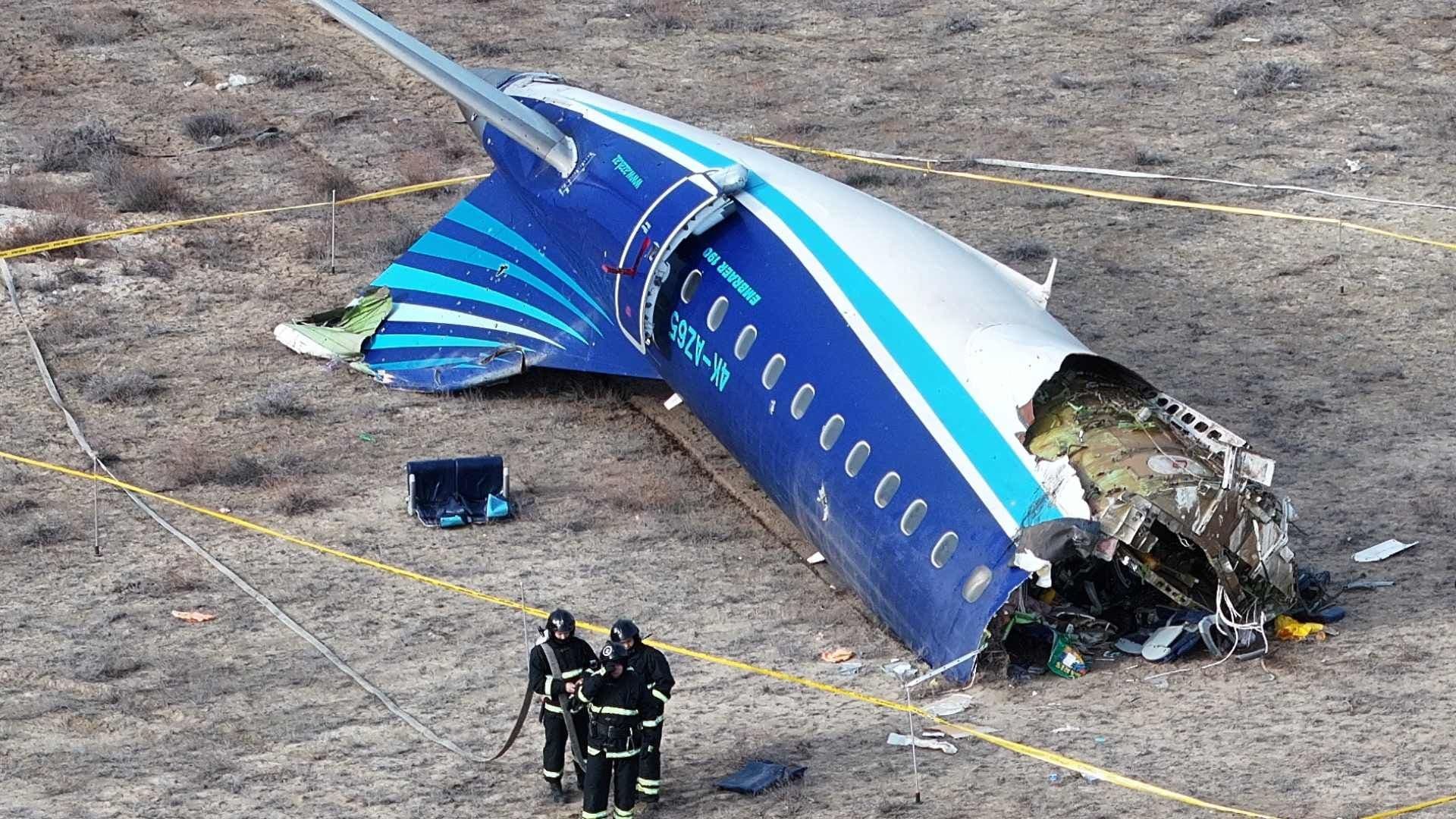 Investigan Accidente de Avión en Kazajistán: Recuperan Cajas Negras de la Aeronave