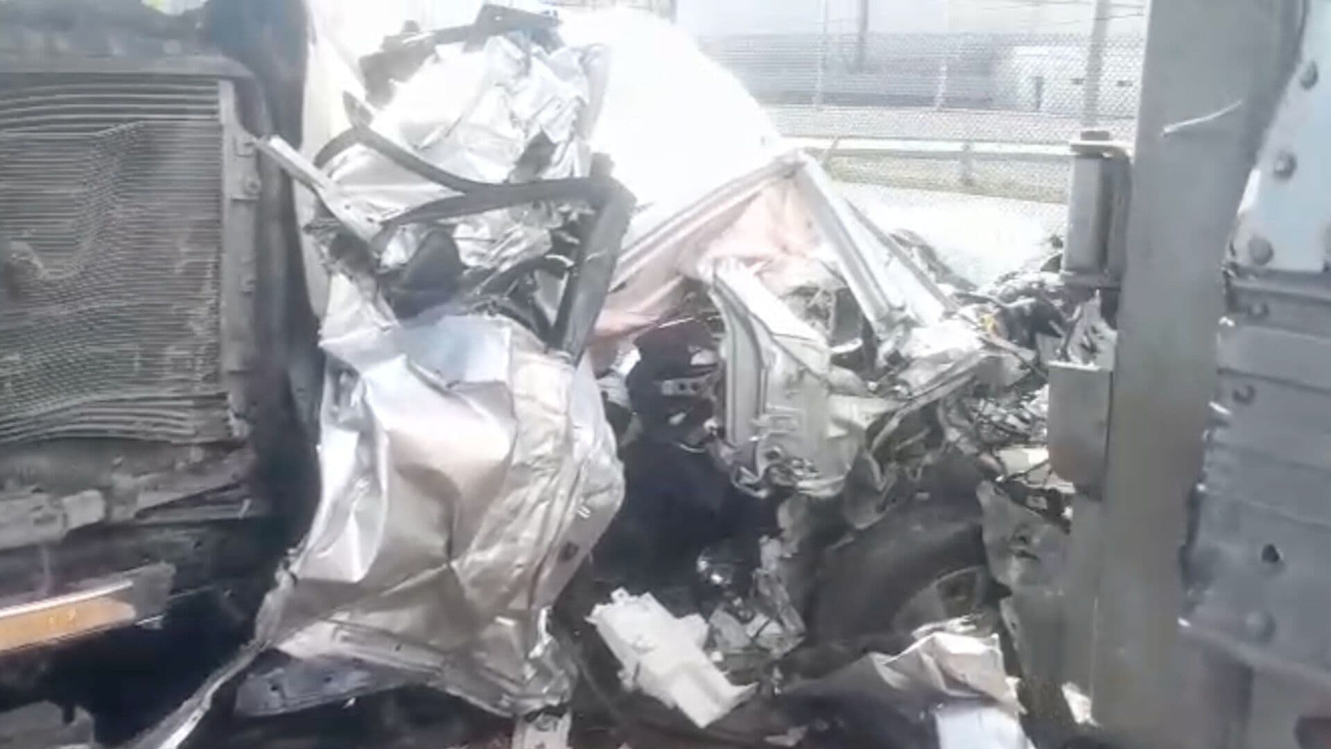 Choque Deja a Pareja Atrapada Dentro de Auto en Ciénega de Flores, Nuevo León