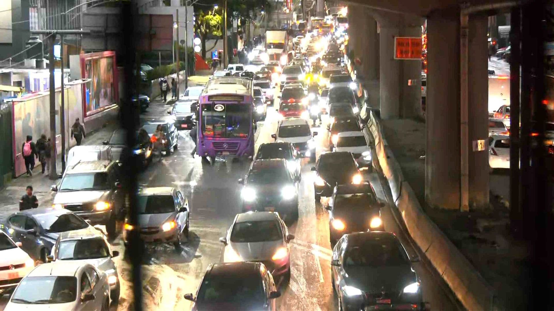 Lluvia, Granizo y Obras Desquician el Tráfico en Periférico Norte
