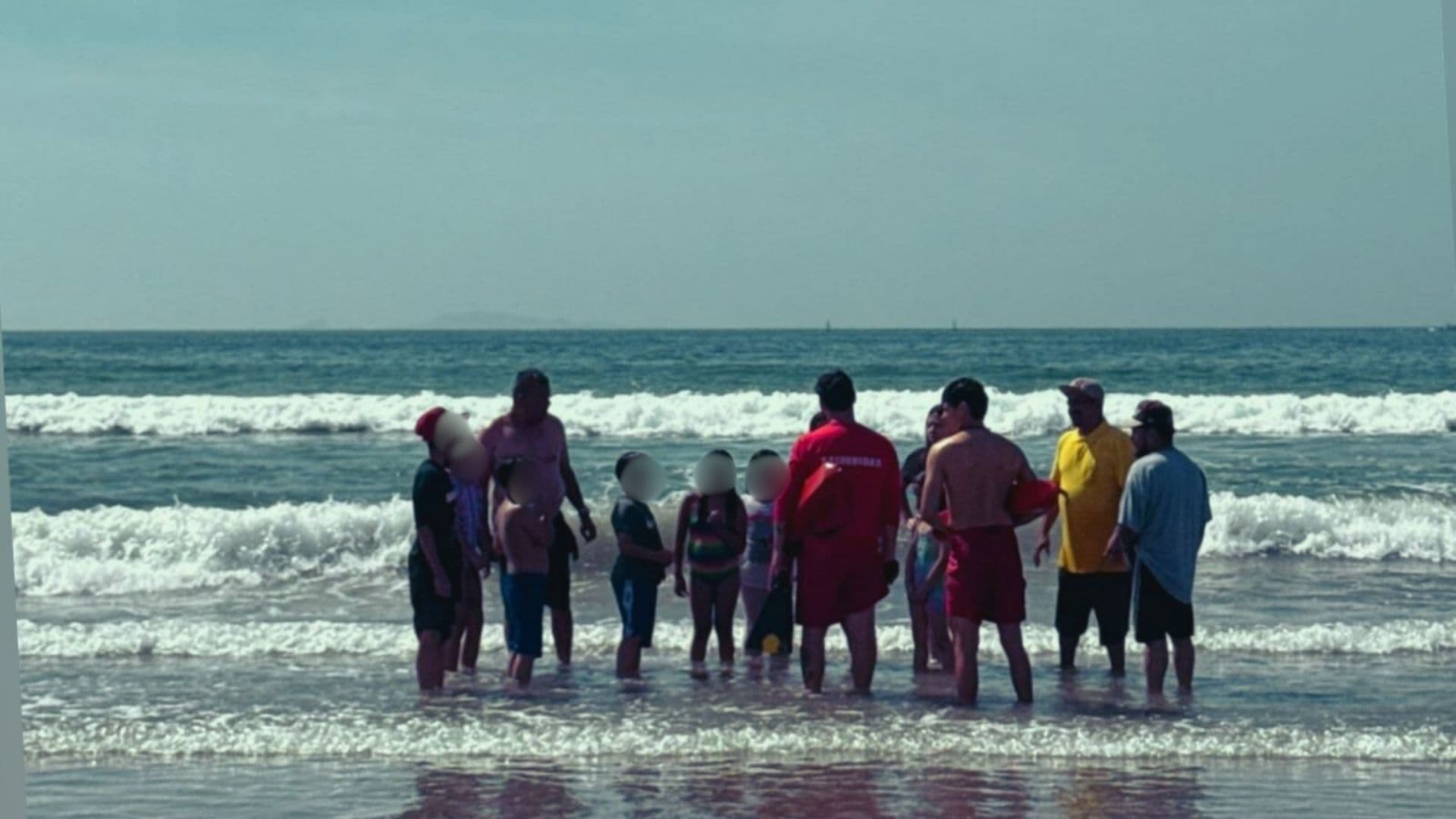 Salvavidas Rescatan a Niña que Tenía Problemas para Nadar en Playa Hermosa