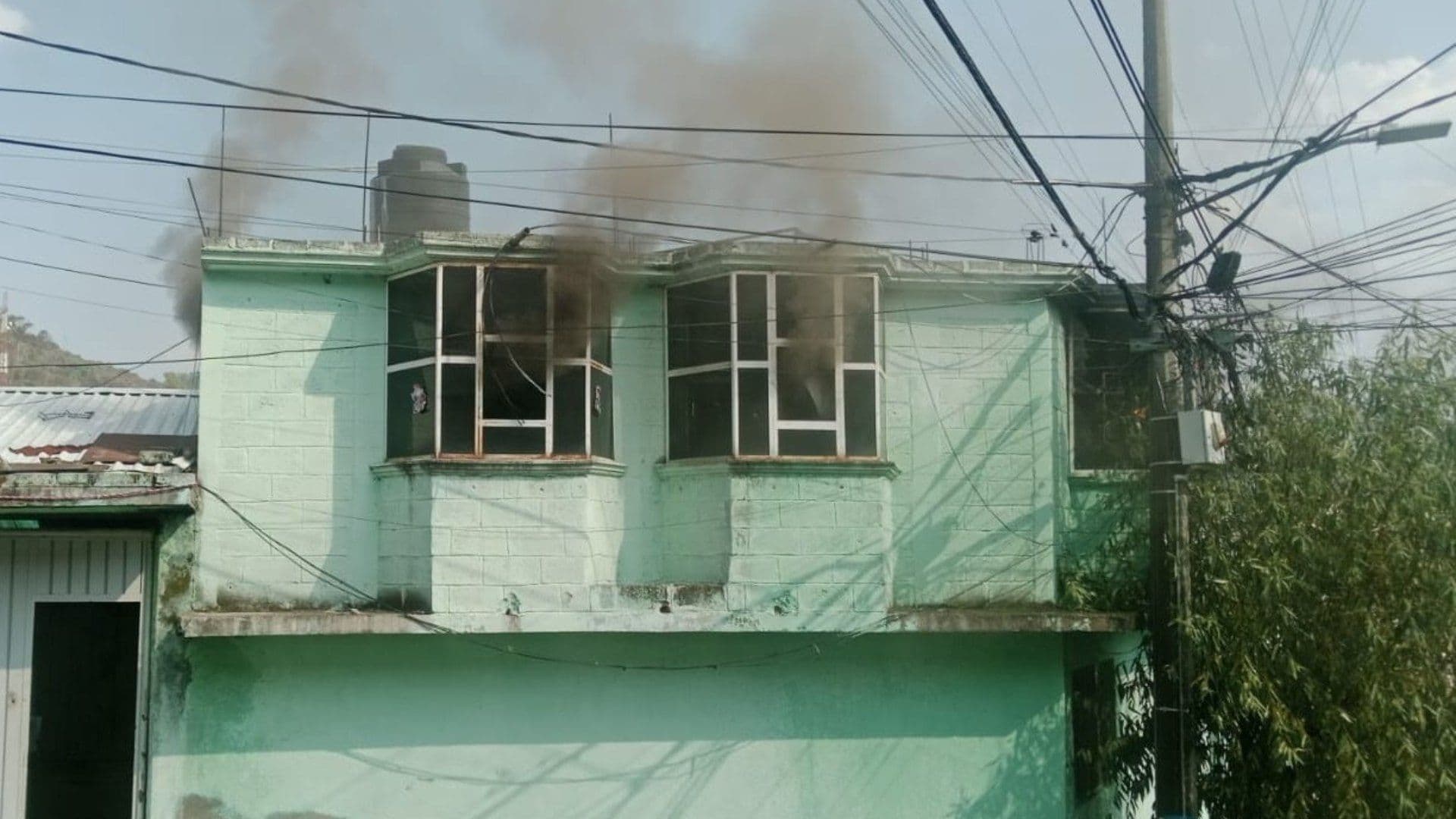 Cortocircuito Provoca Incendio y Evacuación Masiva en la Colonia Malacates, Gustavo A. Madero