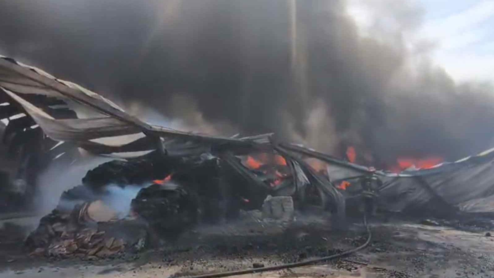 Incendio Consume Recicladora de Las Juntas, Tlaquepaque, Jalisco