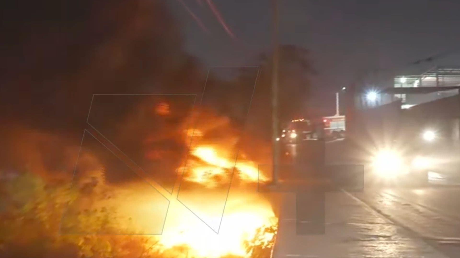 Incendio en Río Pesquería Consume Tejabanes en Escobedo, Nuevo León