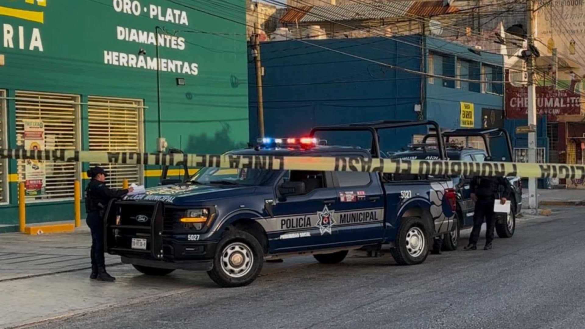 Sujetos Asesinan a Balazos a Mujer en la Vía Pública en Cancún; Autoridades Investigan
