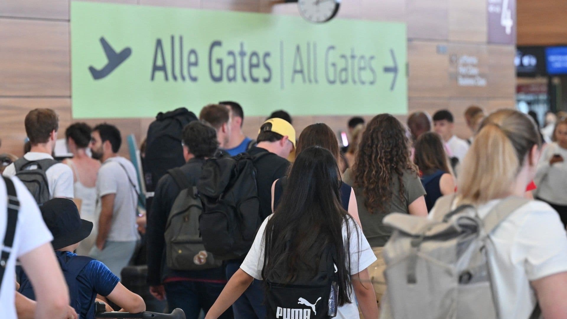 Danielle Dithurbide Relata a N+ el Caos en Aeropuerto de Berlín por el Apagón Informático Global