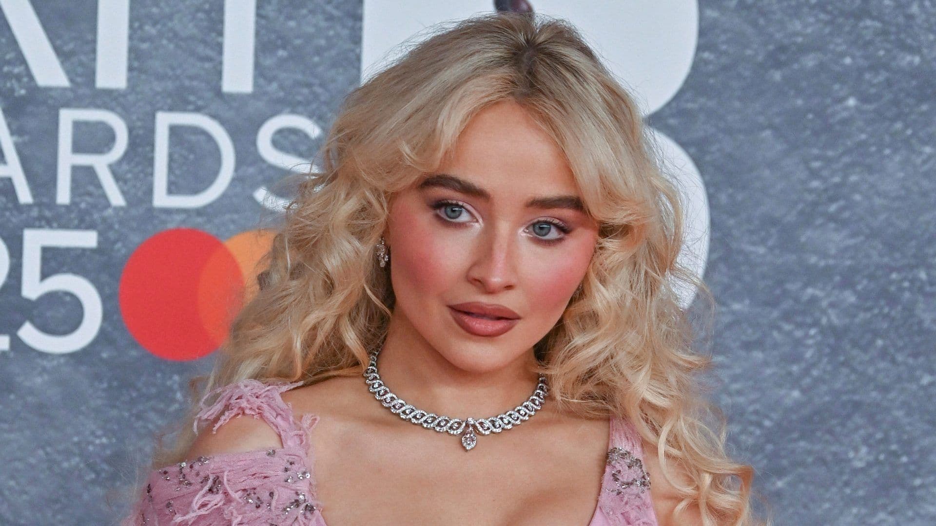 Sabrina Carpenter Anuncia Nuevo Álbum, ¿Cuándo Sale?