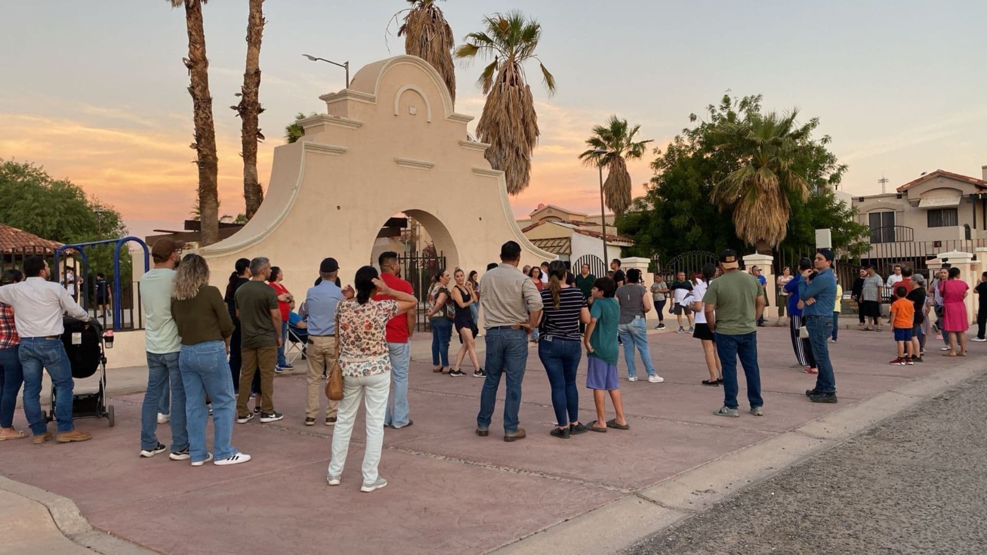 Vecinos de Puerta Real se Manifiestan por Fallas en Servicio de Energía Eléctrica en Hermosillo