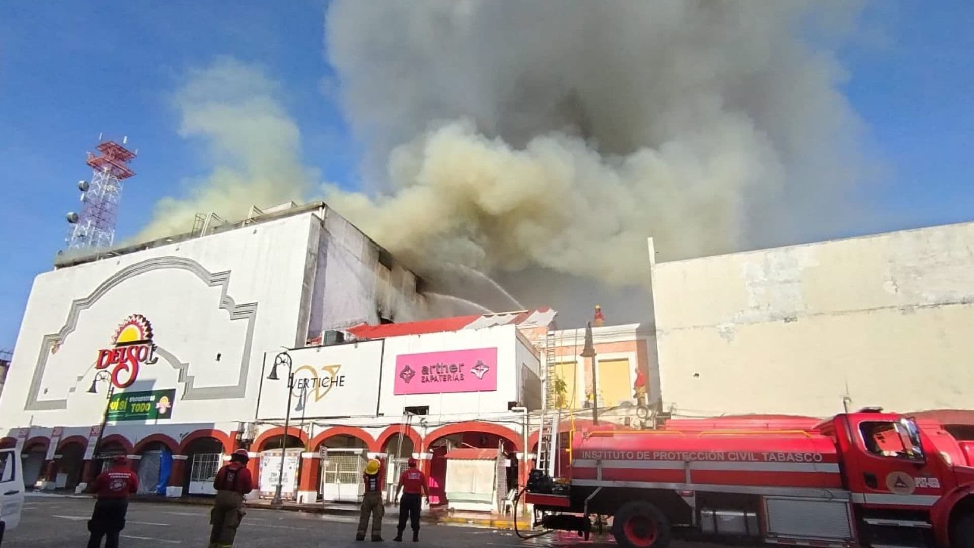 Incendio en Tabasco Hoy: Fuego Se Reactiva en Tienda Departamental en Villahermosa