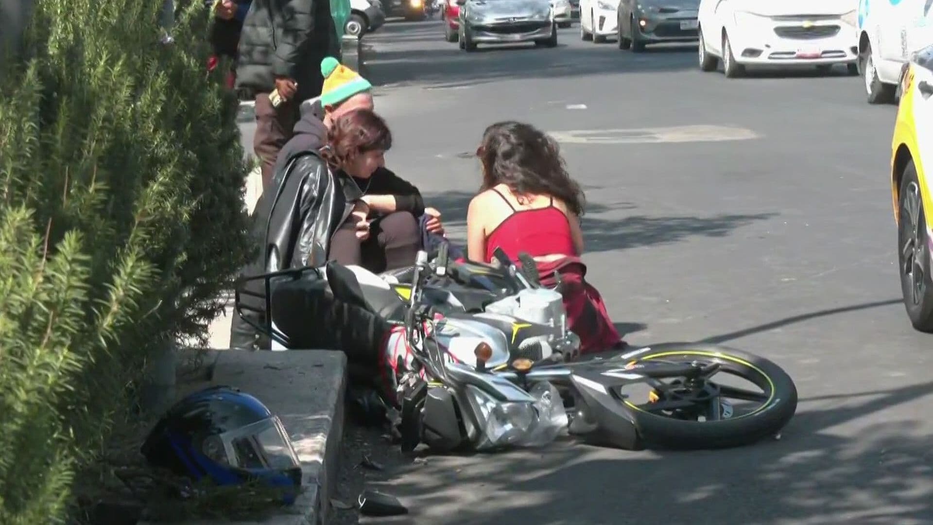 Motociclista Herida por Impacto con Camioneta en Avenida Chapultepec, CDMX