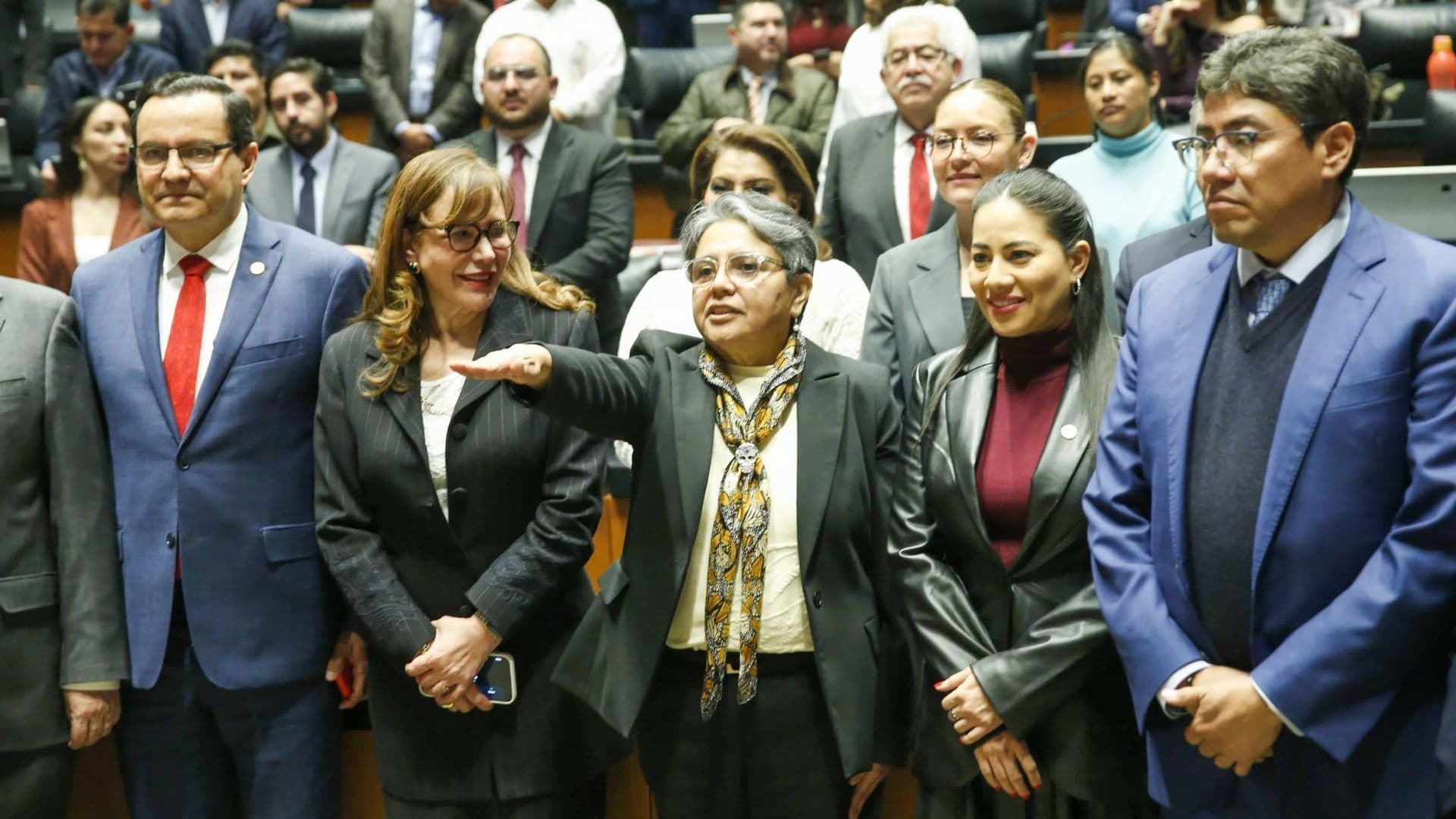Raquel Buenrostro Va contra los "Peces Gordos, Flacos, Chiquitos y Grandes"