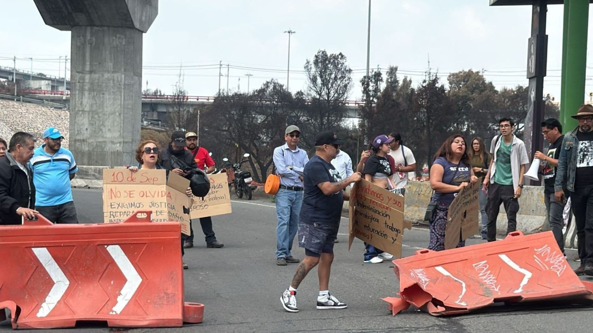 Manifestantes Cierran Brevemente Carretera Los Reyes-Texcoco por Explosión de Pipa en Iztapalapa