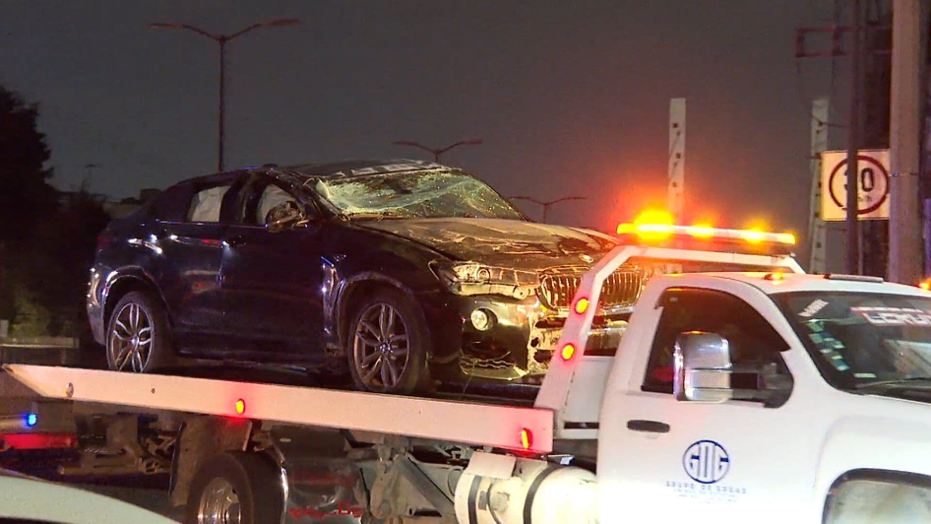 Un Automóvil de Lujo Volcó en la Incorporación al Puente del Bulevar Valsequillo en Puebla