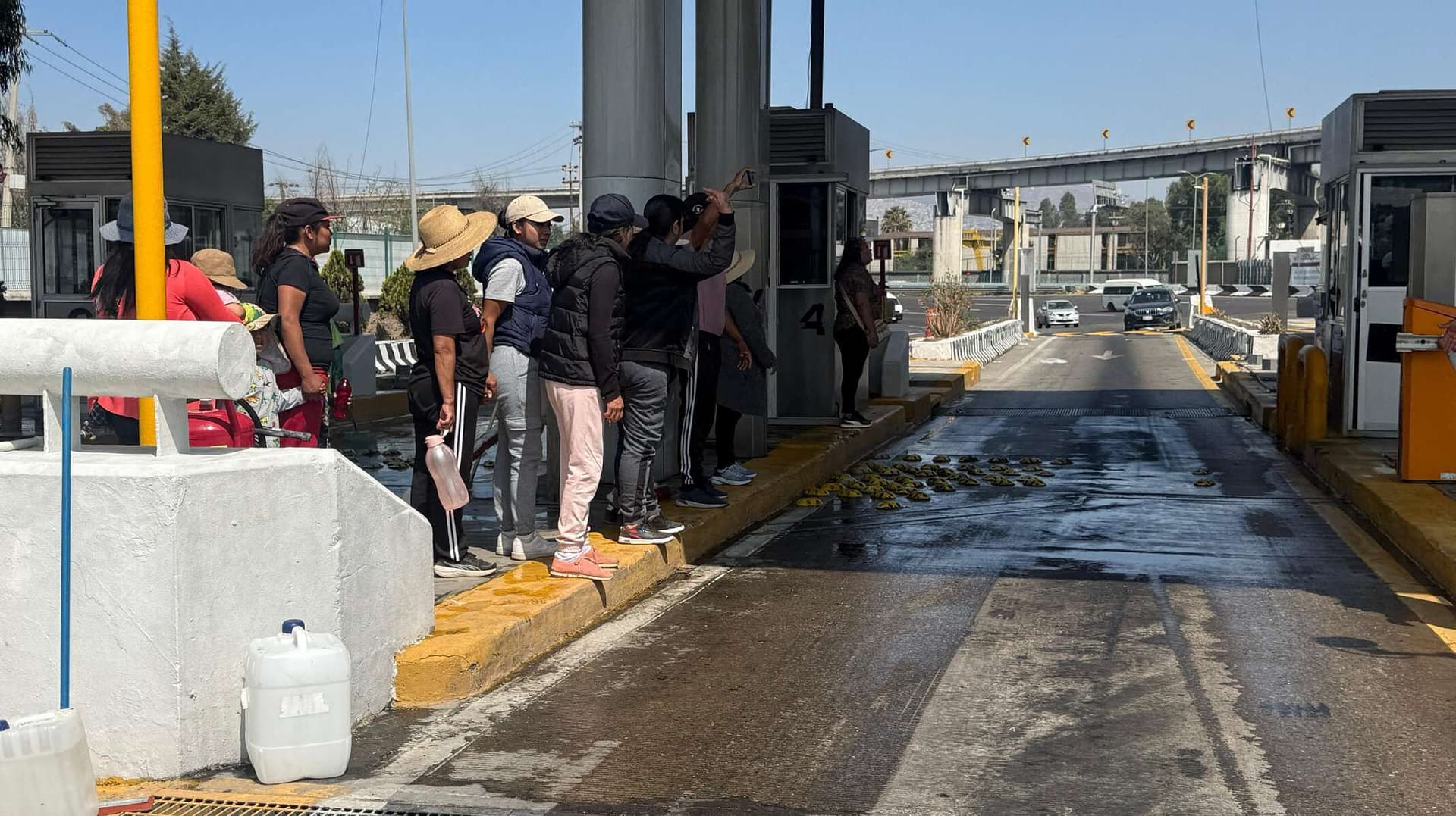 Tras Explosión en Gasera de Chalco, Vecinos Dan Paso Libre en la Caseta Chalco-Cuautla