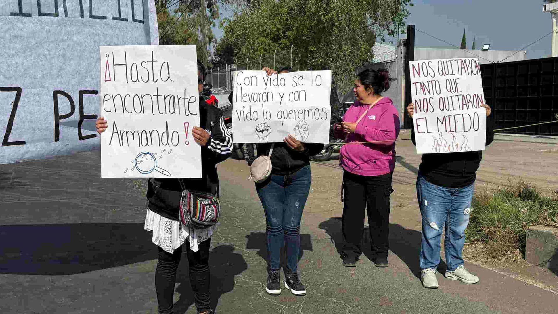 Bloqueo en Tláhuac Hoy: Manifestantes Denuncian Desaparición de Joven Mientras Buscaba Trabajo
