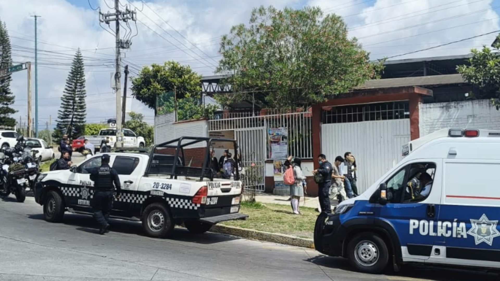 Evacuan Escuela por Reacción Química en Laboratorio en Banderilla, Veracruz