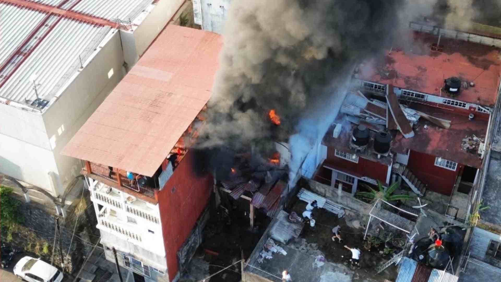 Incendio en Zona Comercial Deja Fuertes Daños Materiales en Xilitla, SLP