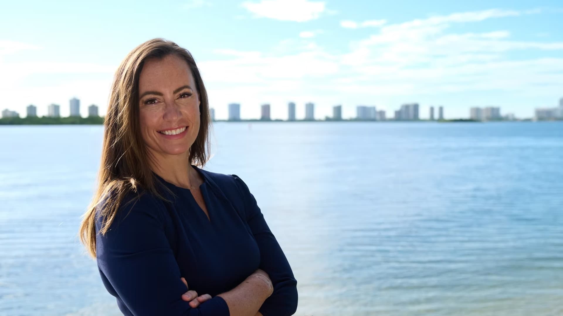 Candidata Demócrata Gana Distrito Donde Está la Residencia de Trump, en Florida