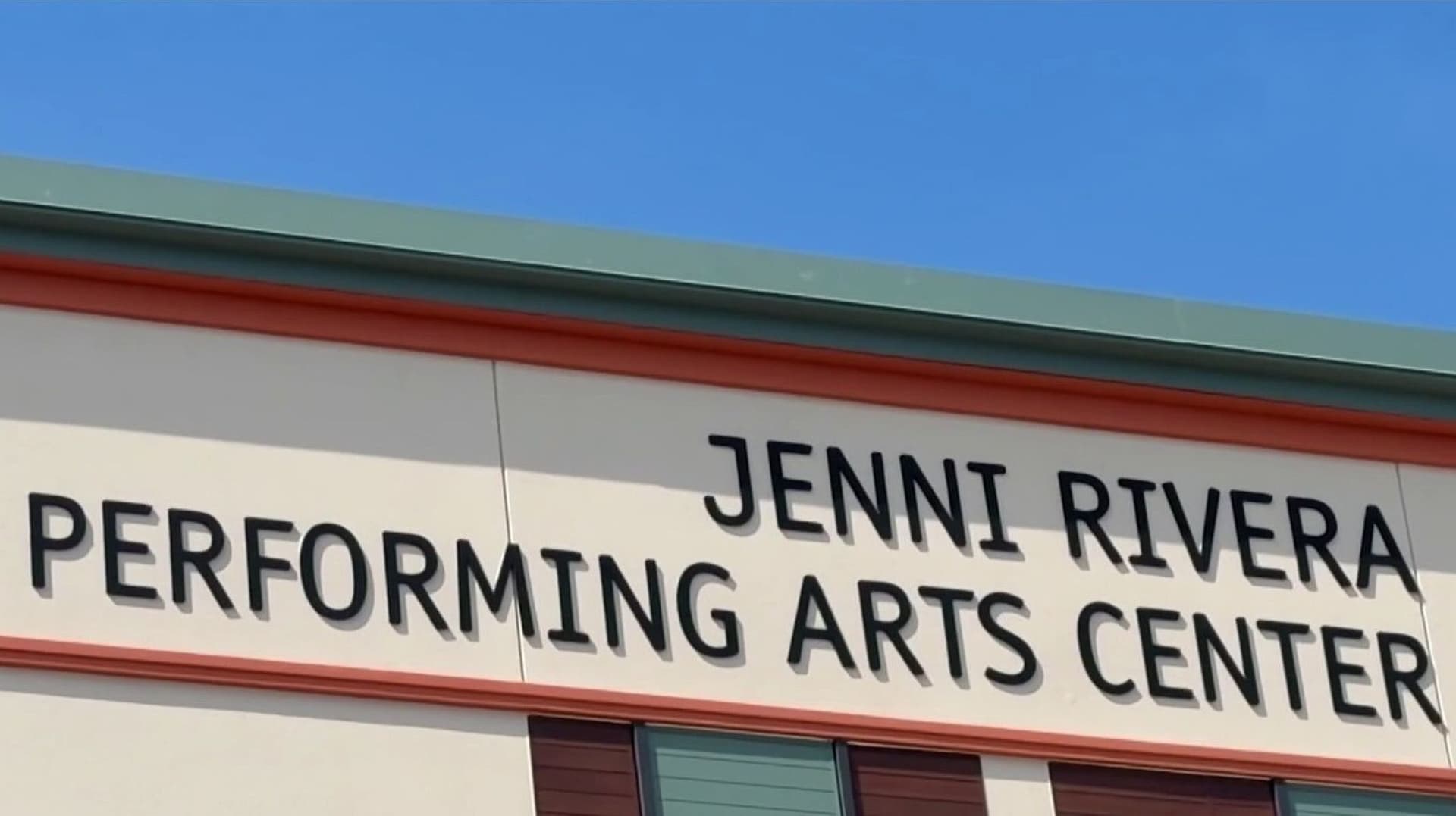 Hijas de Jenni Rivera Inauguran Centro Cultural con el Nombre de la Cantante