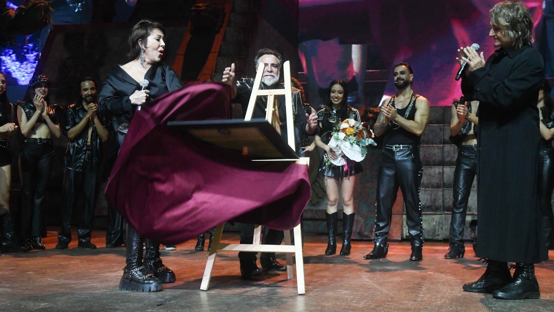 Alejandra Guzmán Rompe Placa de Aniversario de Malinche el Musical: Así Fue el Momento