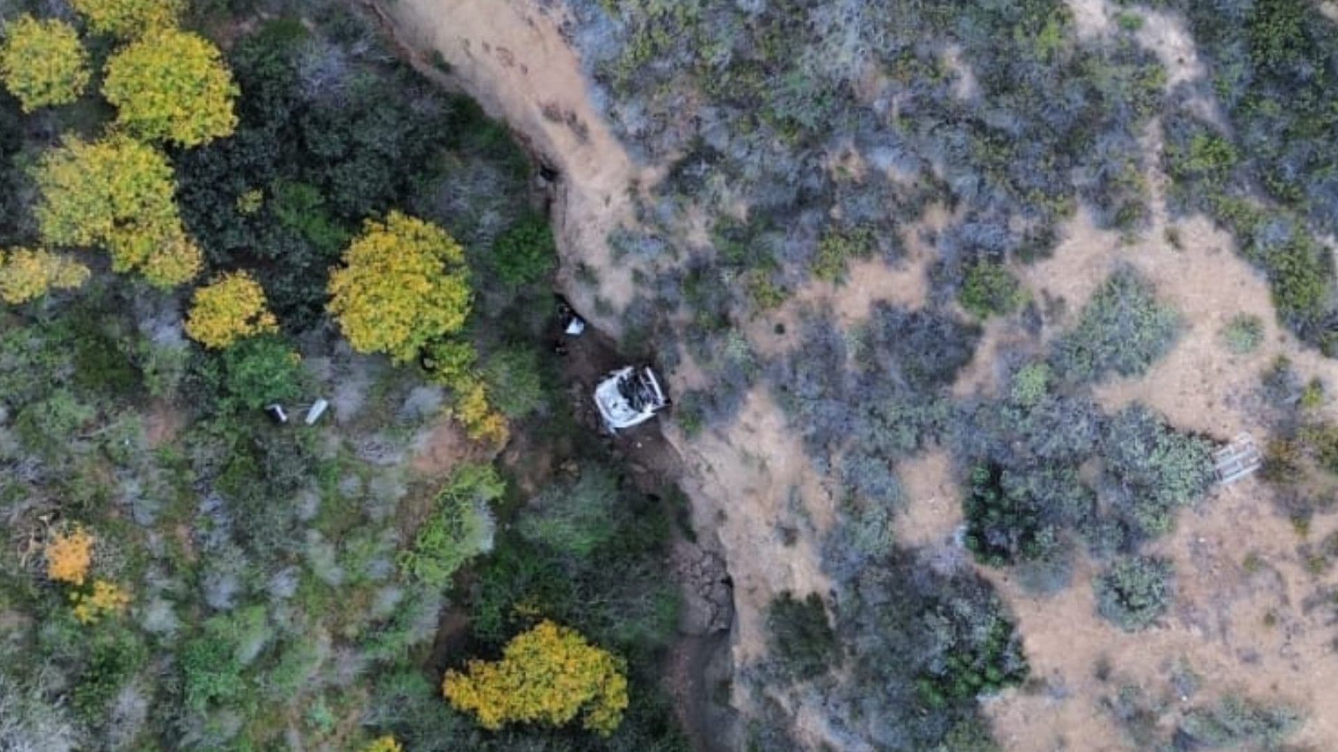 Vehículo Cae a Barranco y Deja Pareja Lesionada en Carretera Ensenada–La Bufadora