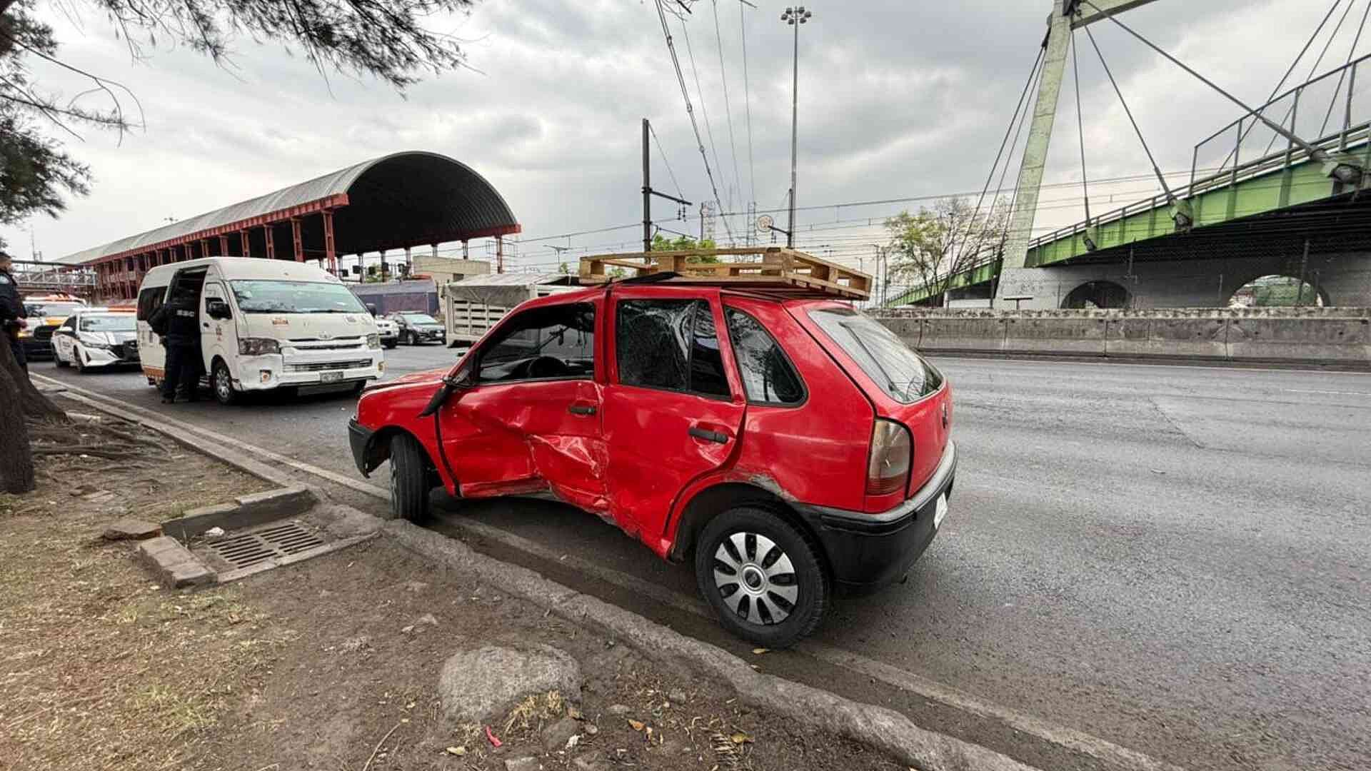 Patrulla Deja Ir a Chofer Alcoholizado y Metros Adelante Choca en Calzada Zaragoza, CDMX