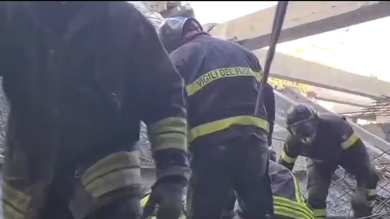 Mueren 3 Trabajadores tras Derrumbe en Edificio en Florencia, Italia