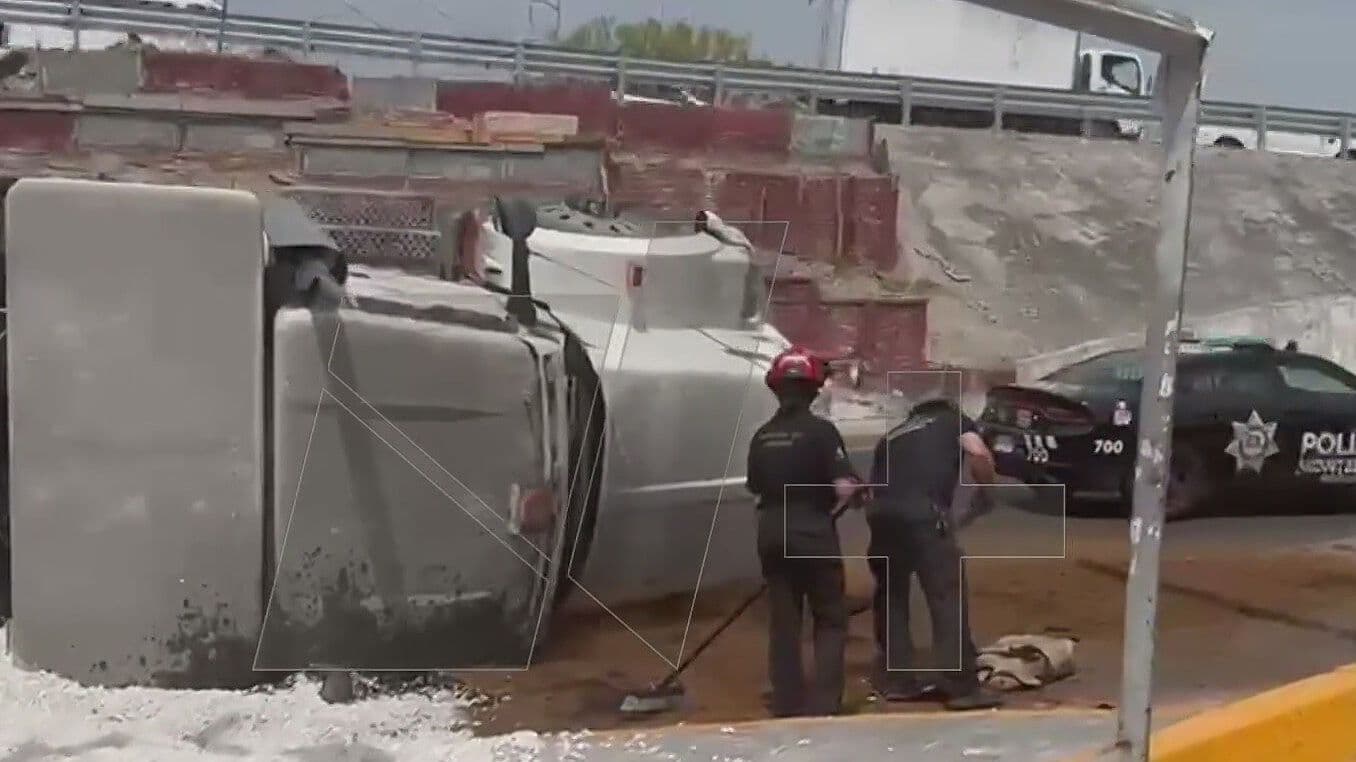 Vuelca Tráiler en Gonzalitos y Tira Carga