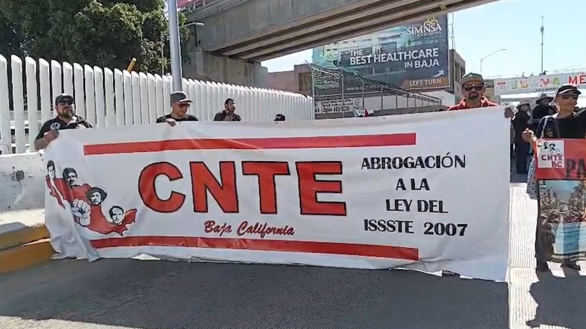 Protesta de la CNTE en Tijuana Afecta Acceso en El Chaparral; Anuncian más Movilizaciones