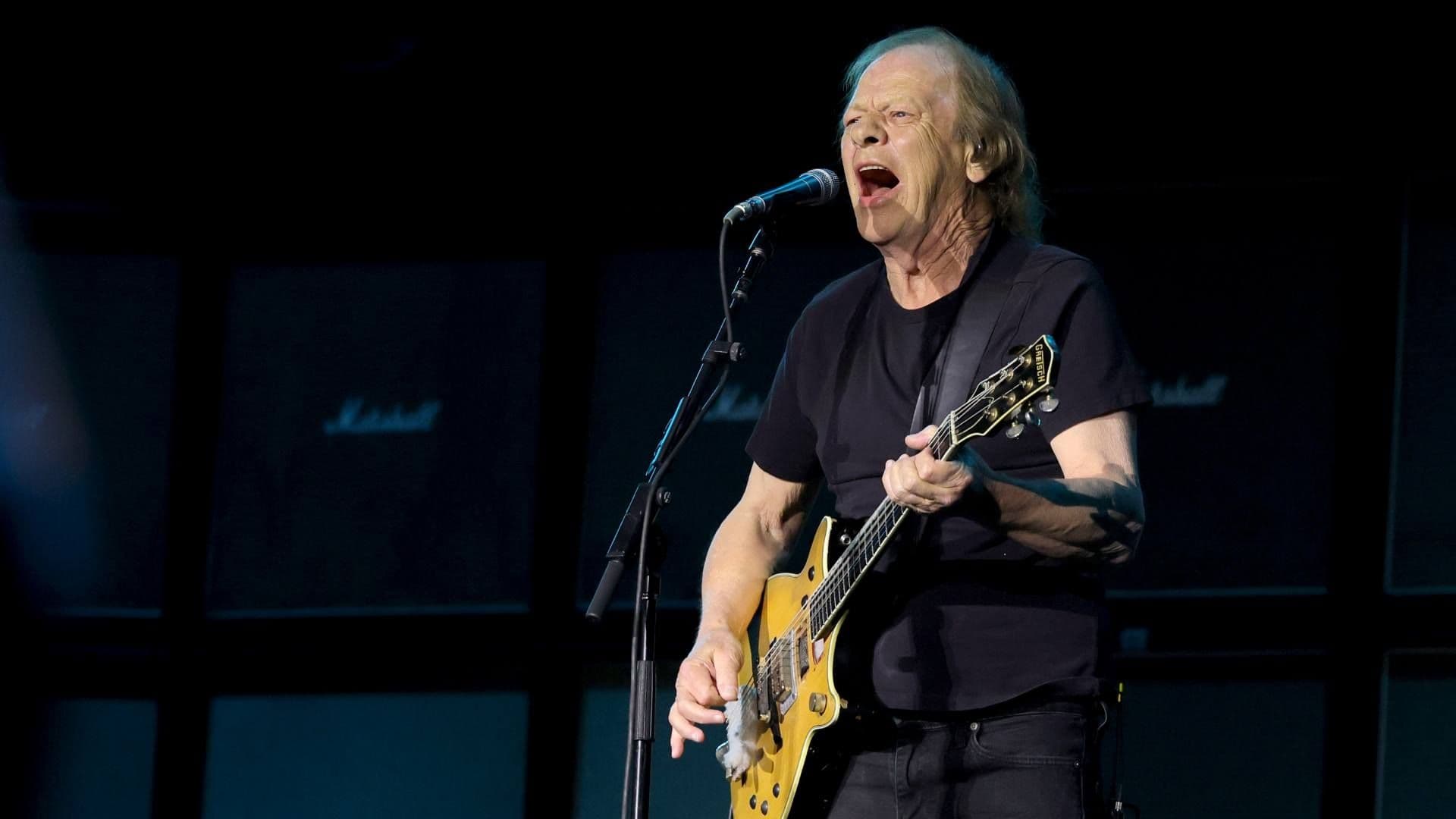 Stevie Young, Guitarrista de AC/DC, Es Hospitalizado en Buenos Aires, Argentina: ¿Qué le Pasó?
