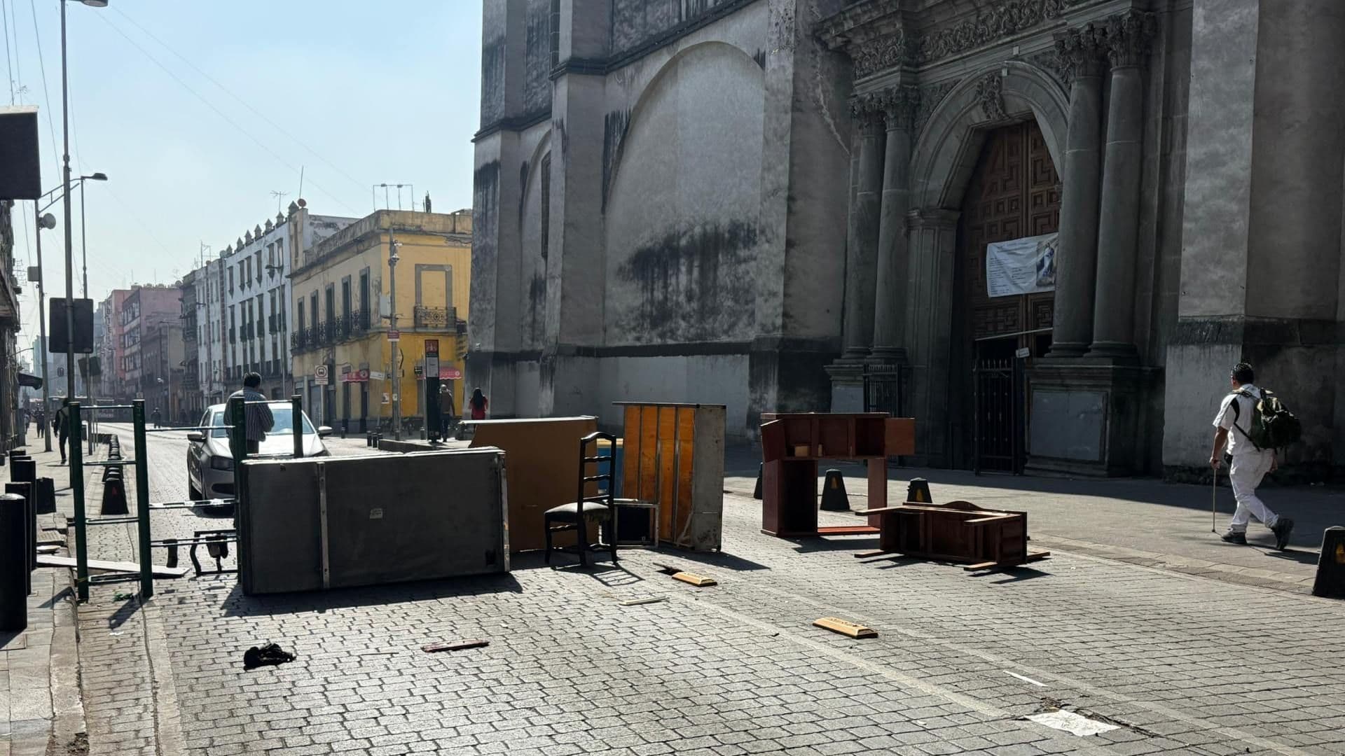 Enfrentamiento en Centro Histórico CDMX: Se Desata Riña por Desalojo de Predio y Bloqueo Hoy