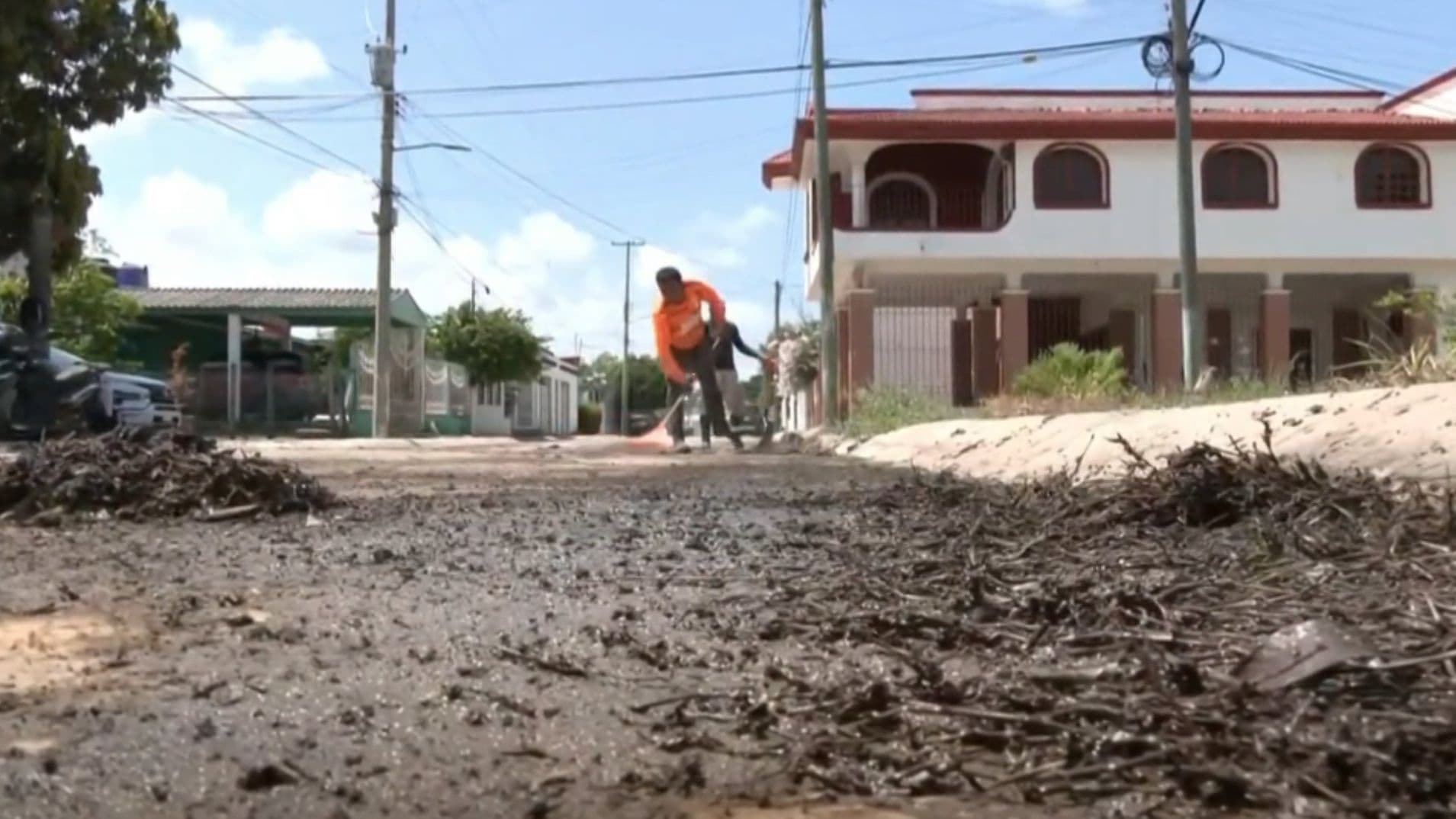 Habitantes de Colonias Aledañas a Refinería de Dos Bocas Temen una Nueva Tragedia