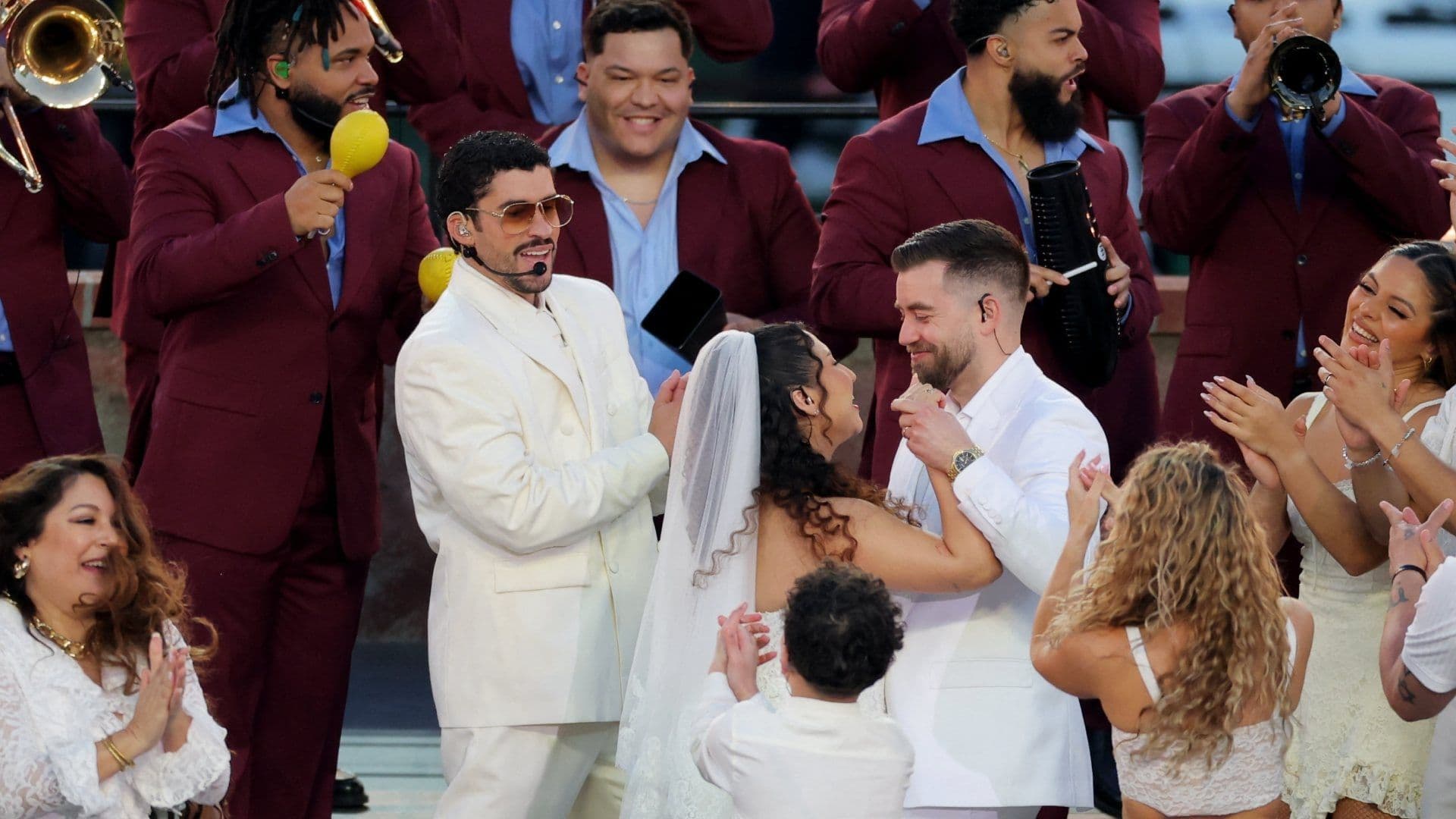 ¿La Boda Celebrada en el Show de Bad Bunny en el Super Bowl Fue Real?