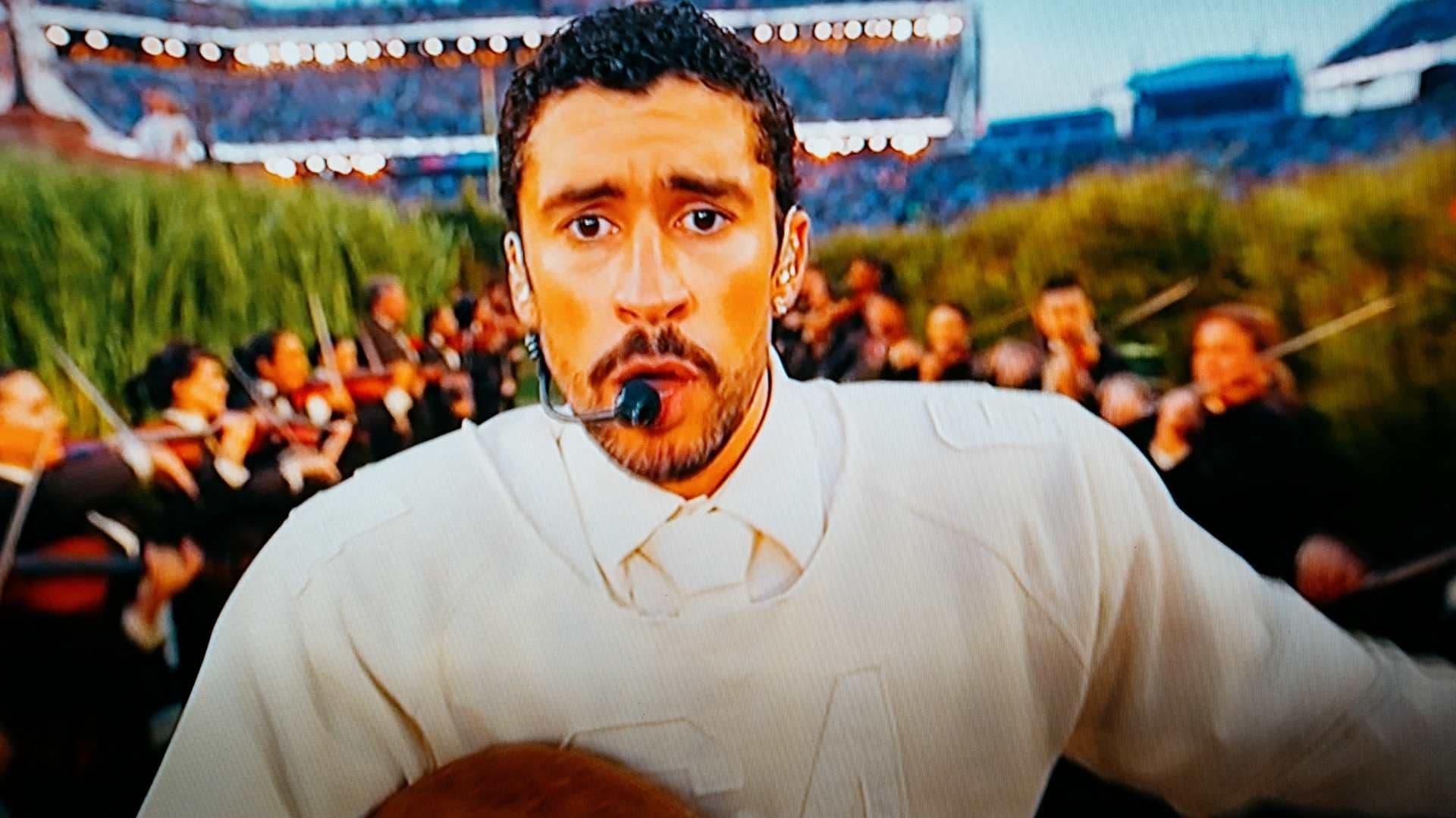 Una Bandera de México Se Coló en el Show del Medio Tiempo del Super Bowl de Bad Bunny