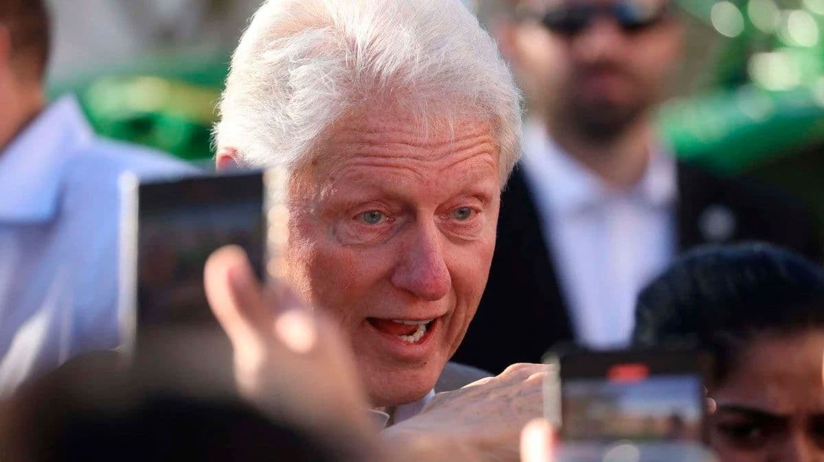 Bill Clinton Da Positivo a COVID-19 con Síntomas Leves