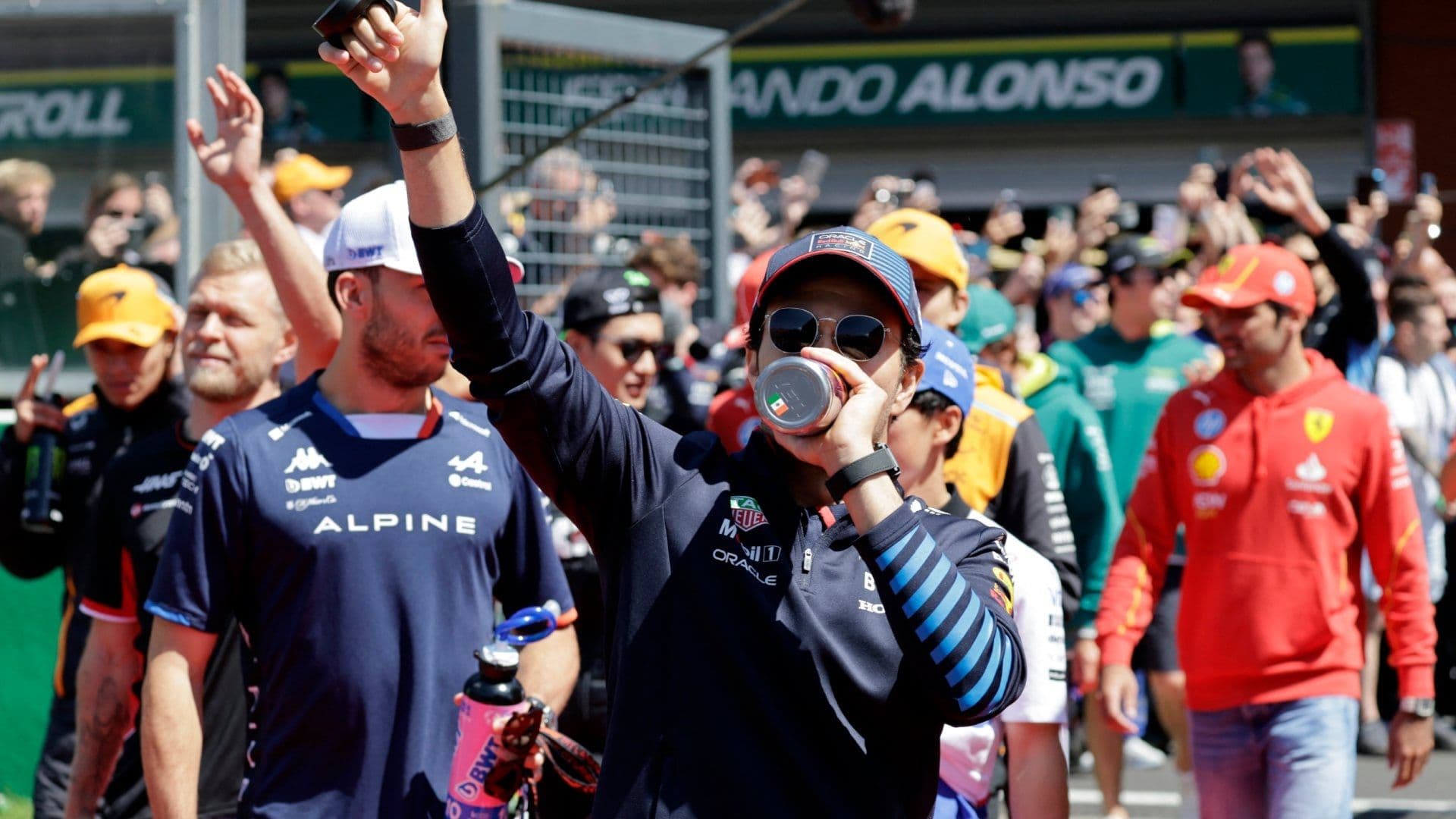 Checo Pérez Seguirá como Piloto de Red Bull, Confirma Christian Horner