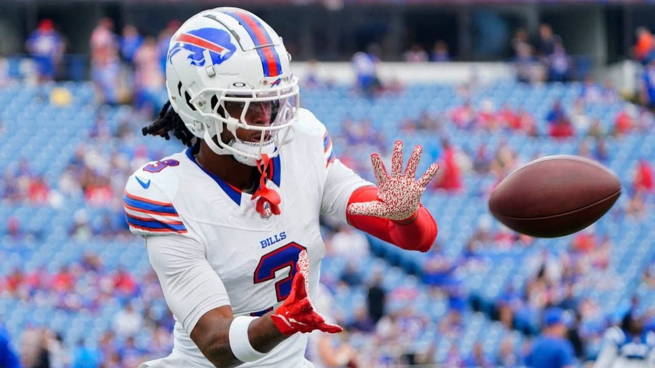 Damar Hamlin Reaparece en un Campo de la NFL tras Dramático Infarto en un Partido
