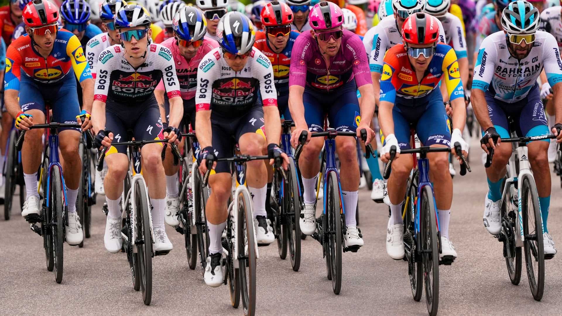 Investigan a Ciclista por "Ayudar" a Rival en Etapa Clave donde Del Toro Perdió la Maglia Rosa
