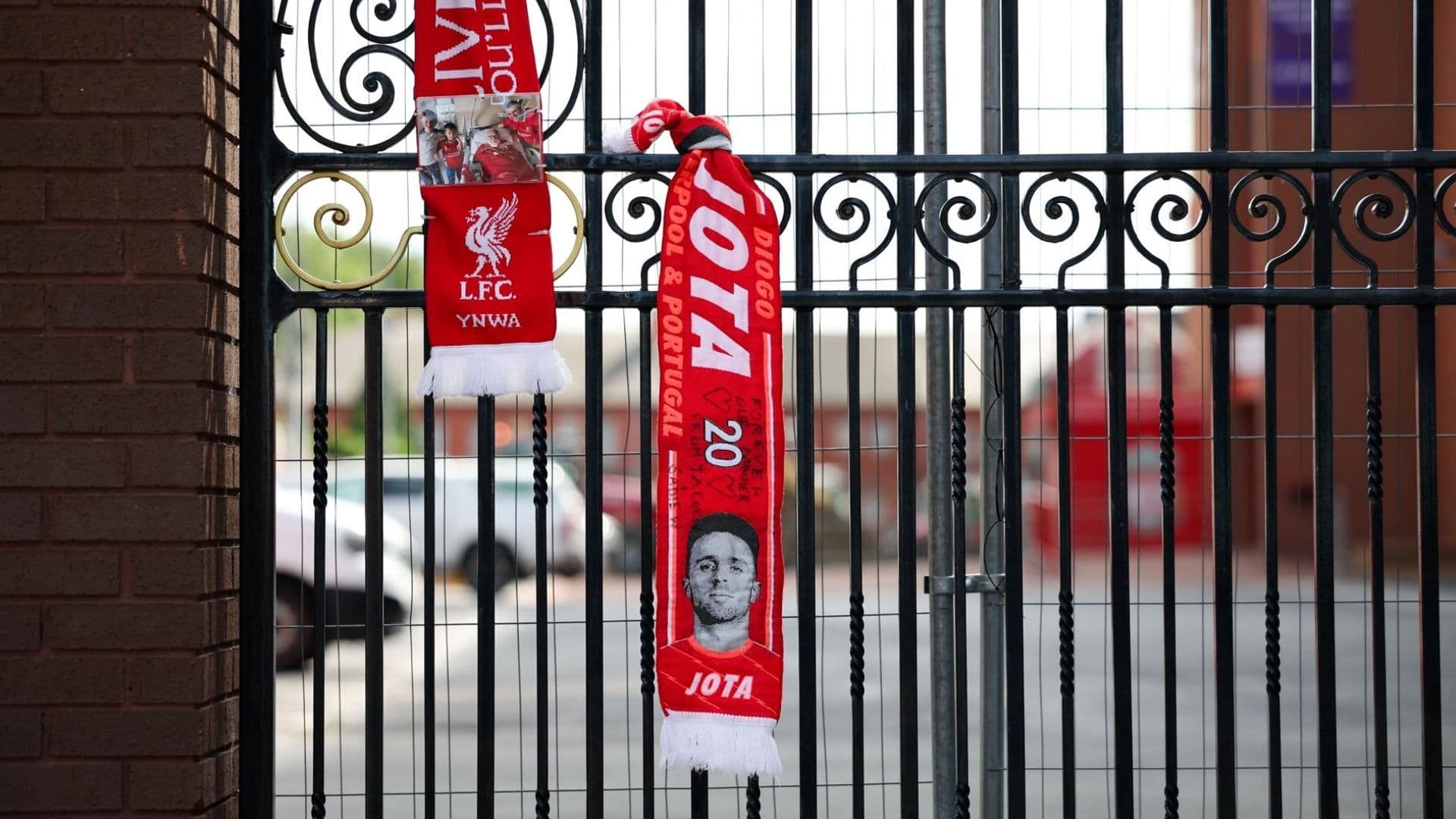 Galería del Homenaje a Diogo Jota: Fanáticos del Liverpool lo Despiden 'Nunca Caminarás Solo'